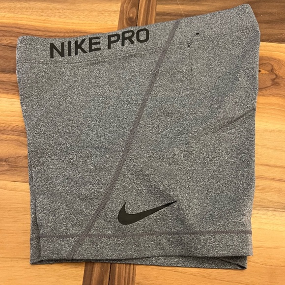 Nike Pro - Small (Grey) - Picture 2 of 3